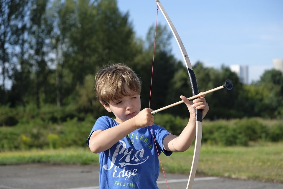 BOWRILLA® Arc et Fleches Enfant en Bois avec 5 Flèches, 4 Cibles et 1  Carquois | 3 LB Tir à l'arc pour Enfant (Intérieur et D'Extérieur) à Partir  de 3